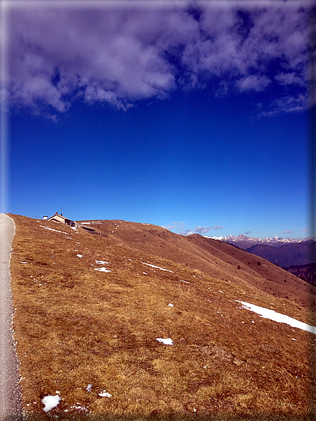 foto Salita dal Monte Tomba a Cima Grappa